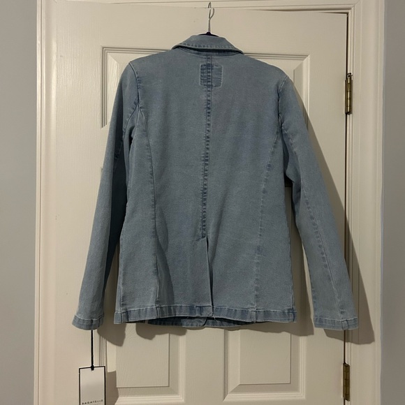 Bagatelle Blue Blazer with Notched Lapels and Tailored Fit - Picture 2 of 7